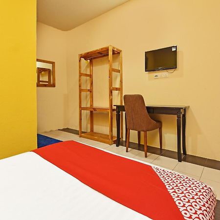 Oyo 90561 Awan Biru Motel Pantai Cenang  Eksteriør billede