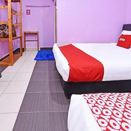 Oyo 90561 Awan Biru Motel Pantai Cenang  Eksteriør billede