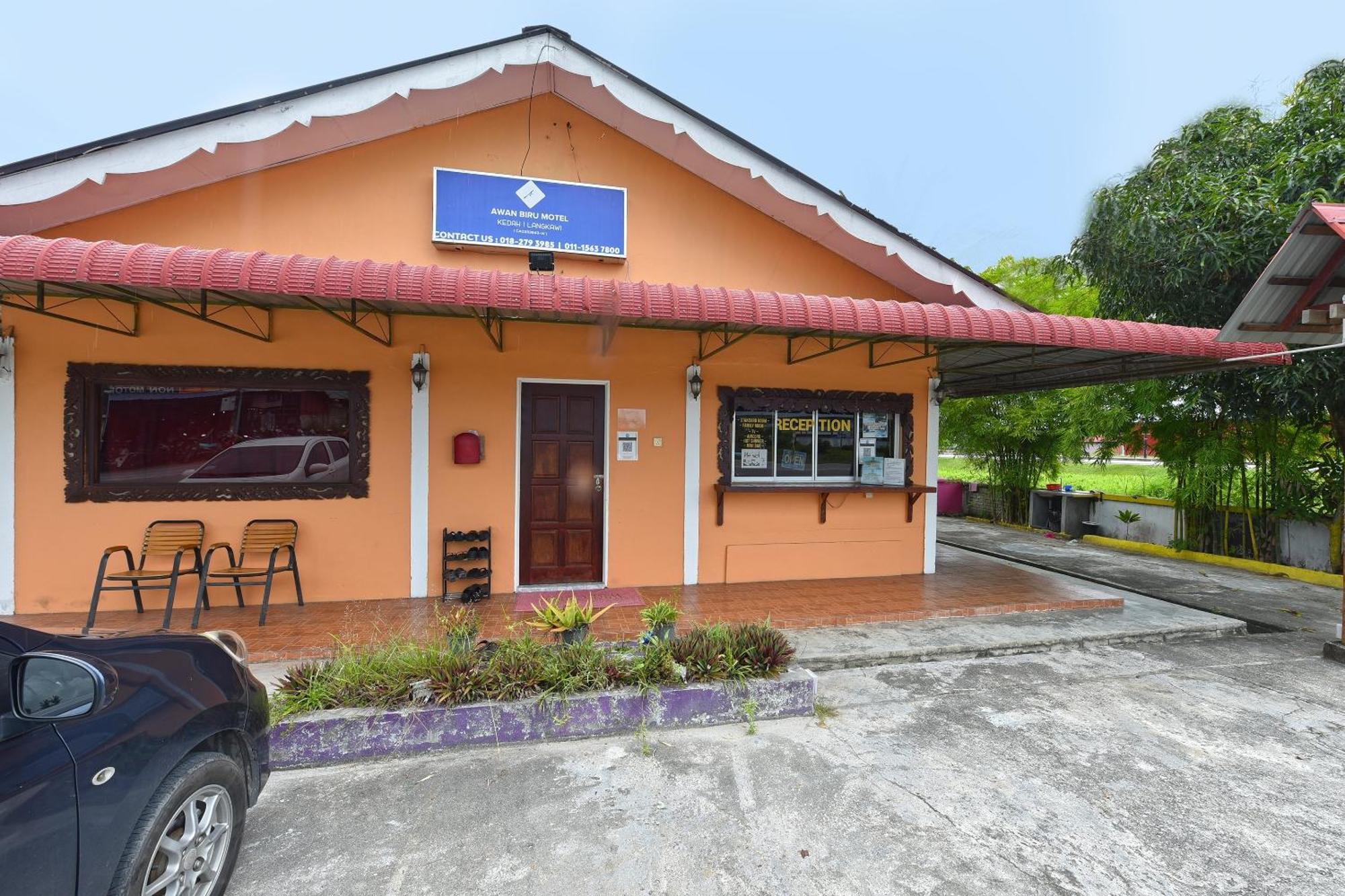 Oyo 90561 Awan Biru Motel Pantai Cenang  Eksteriør billede