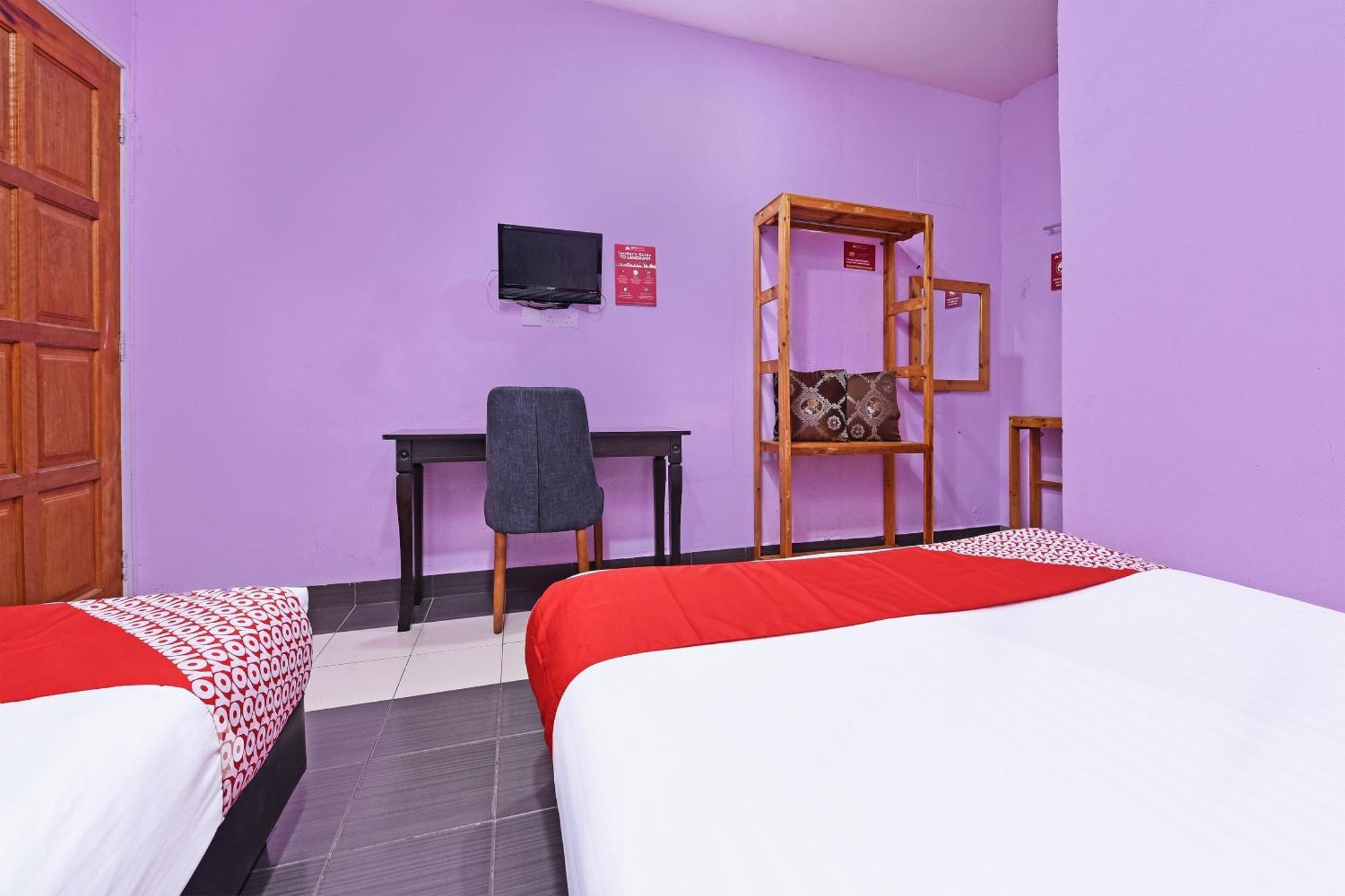 Oyo 90561 Awan Biru Motel Pantai Cenang  Eksteriør billede