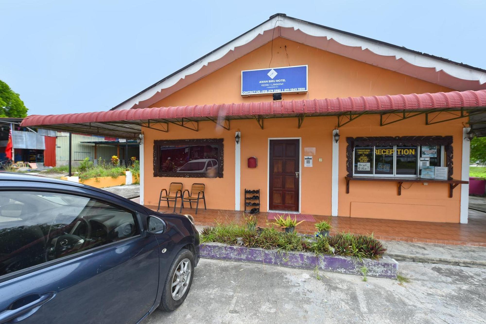 Oyo 90561 Awan Biru Motel Pantai Cenang  Eksteriør billede