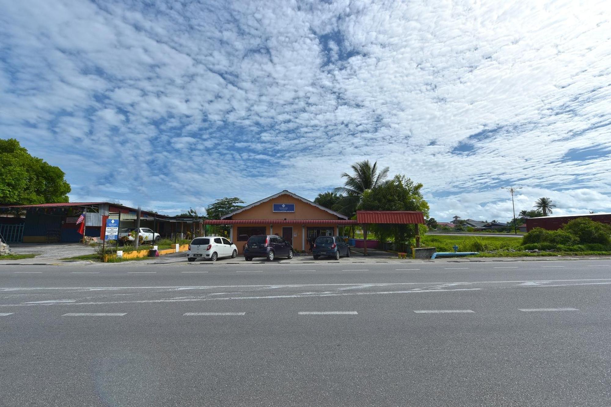 Oyo 90561 Awan Biru Motel Pantai Cenang  Eksteriør billede